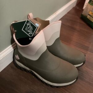 The Original Muck Boot Company Women's Arctic Sport II Ankle Boot Size 9